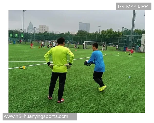 练足球的好处多多不仅增强体质还培养团队精神与意志力